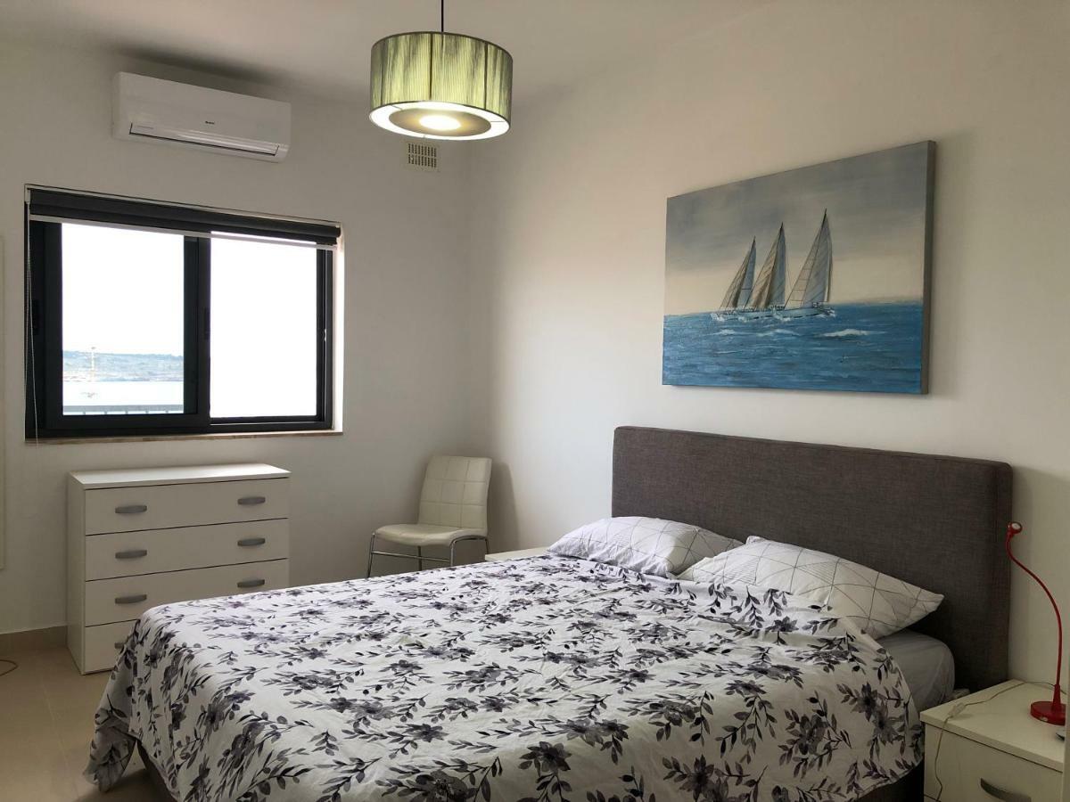 Modern Apartment With Sea View 멜리에하 외부 사진