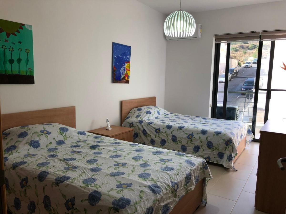 Modern Apartment With Sea View 멜리에하 외부 사진