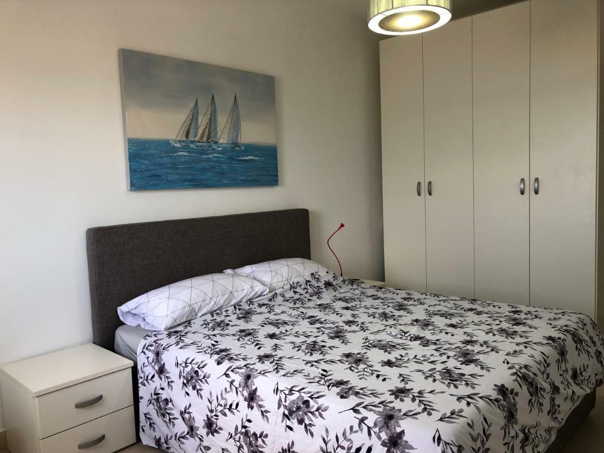 Modern Apartment With Sea View 멜리에하 외부 사진